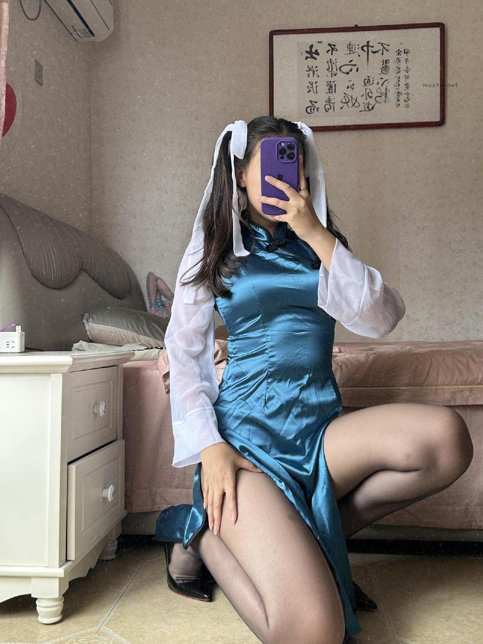 美邵女Baby – 蓝色小旗袍配上半腿丝袜【50P】